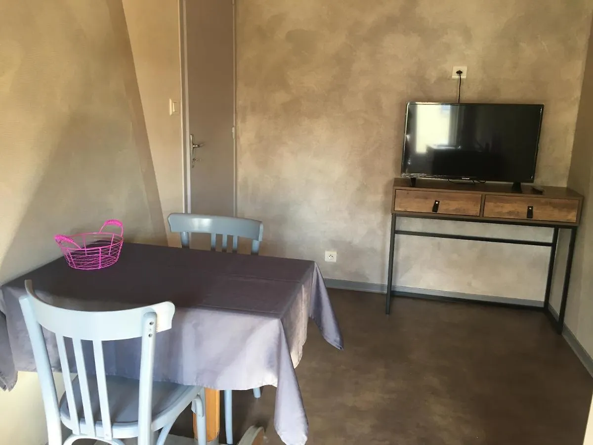 Aux Portes D'Aubrac Studio 2 Personnes Condom-d'Aubrac Bed & Breakfast